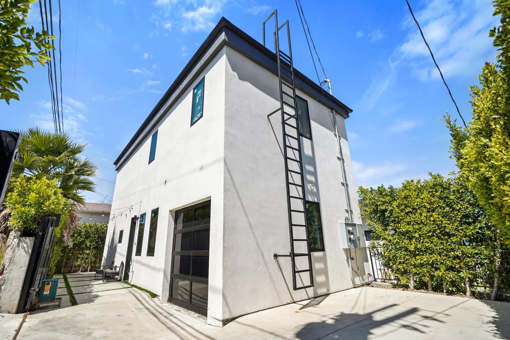 Сasa de vacaciones Scandinavian 2br, 2bath Townhome, Pet & Kid Friendly, Free Parking, 10min To Venice Beach!