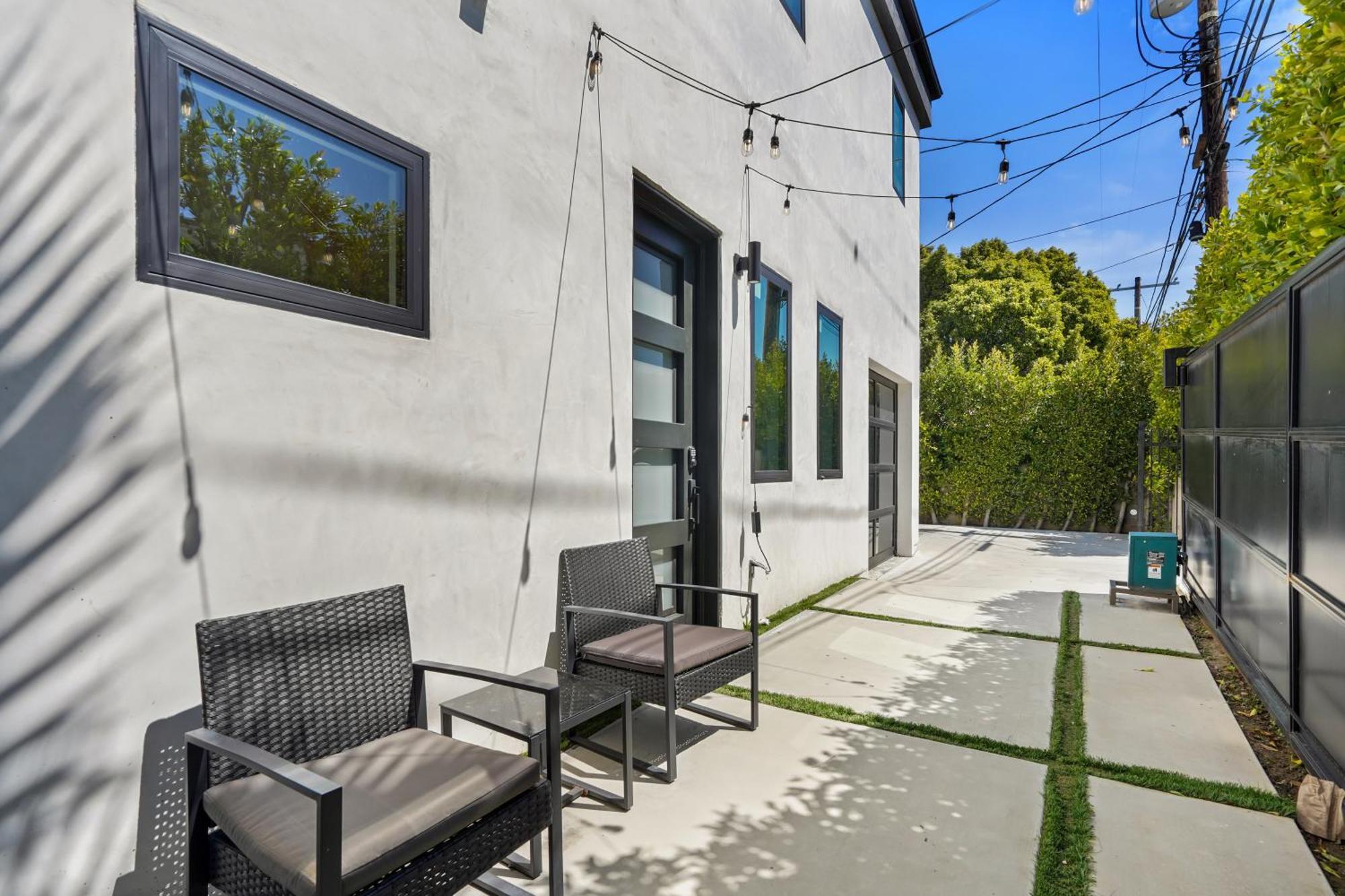 Scandinavian 2br, 2bath Townhome, Pet & Kid Friendly, Free Parking, 10min To Venice Beach! * Los Ángeles